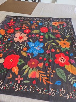 Large pillow cover , brand New, never used , size 25. X. 25 . Very Beatiful.