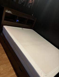 Bed frame & mattress