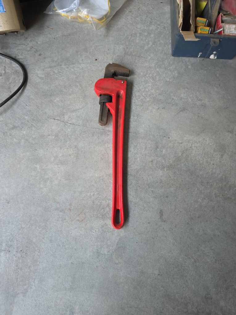 24" Pipe Wrench