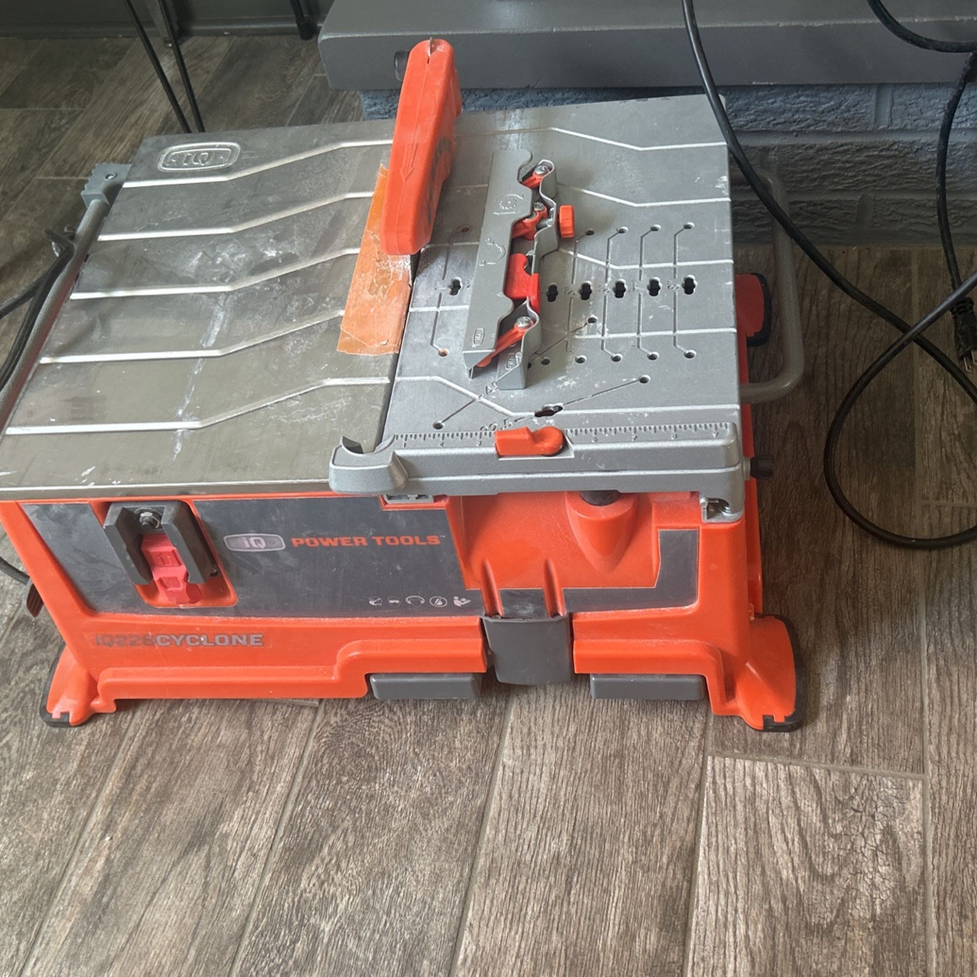 IQ 228 Cyclone Works Great Waterless Tile Saw