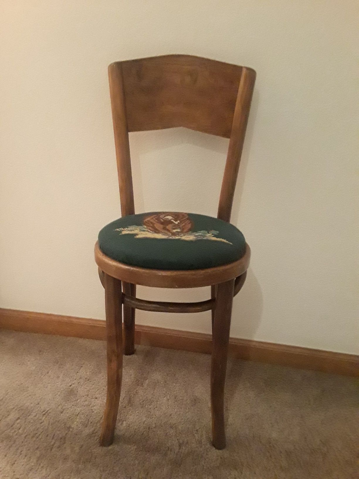 ADORABLE Antique Bentwood Chair