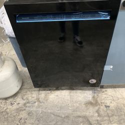 Kitchen Aid Dishwasher In Glossy Black New Open Box