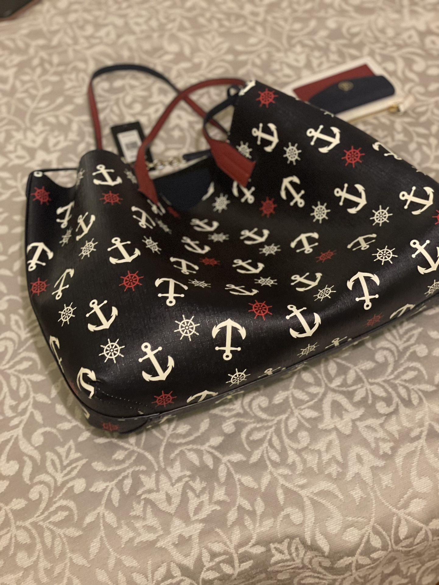 Tommy Hilfiger Large Tote Bags