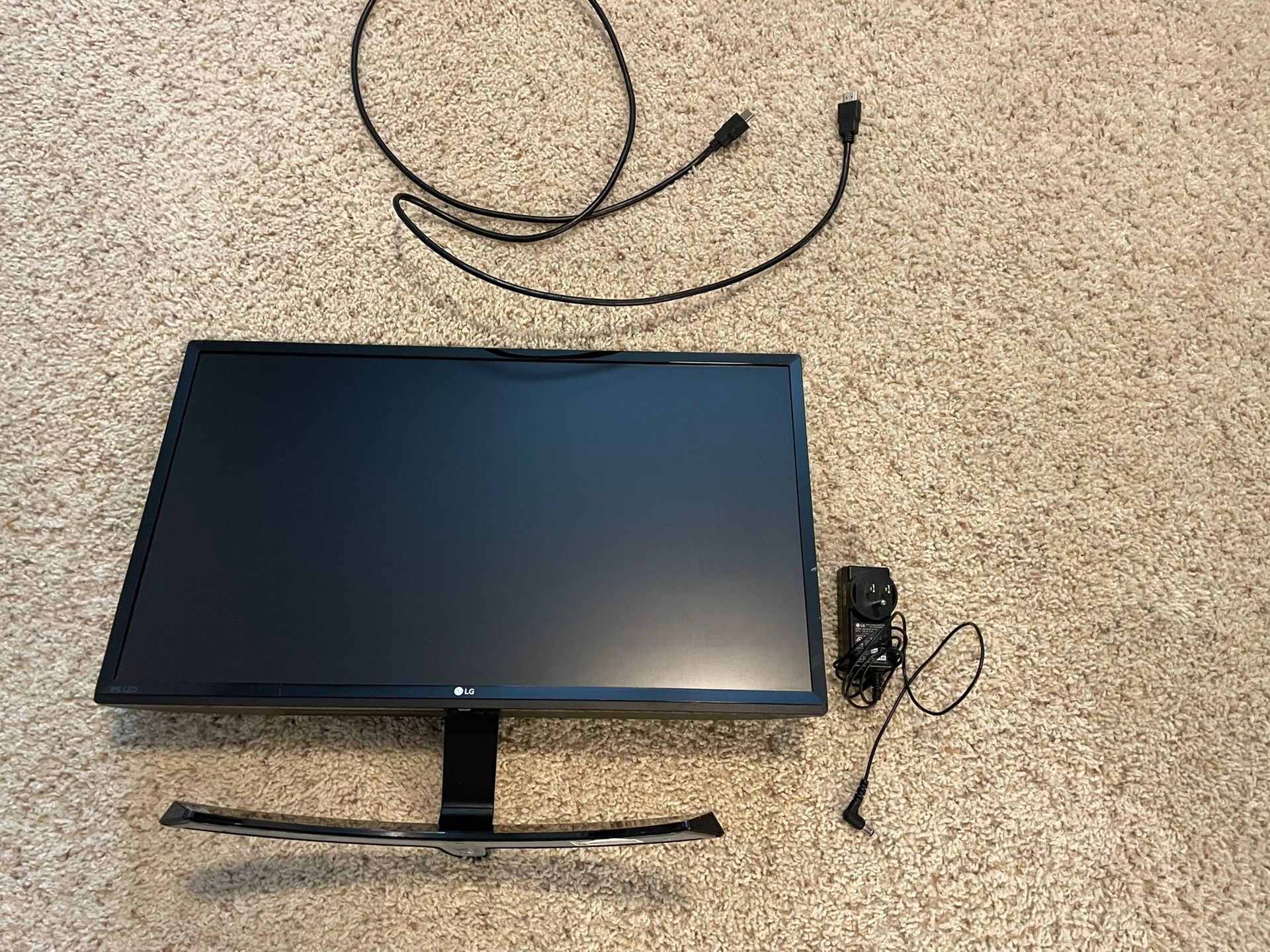 LG Monitor 24”