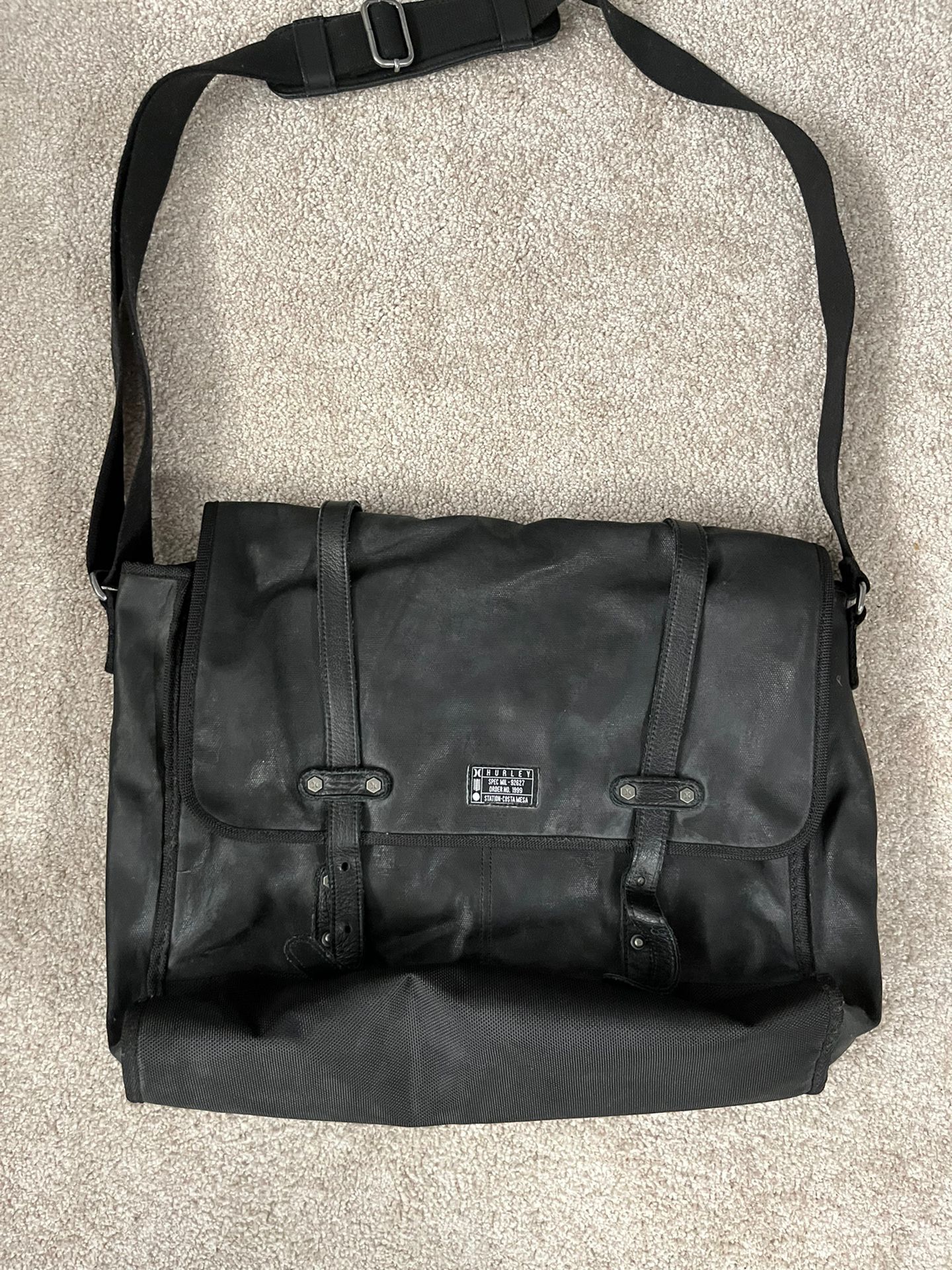 Hurley Messenger Bag