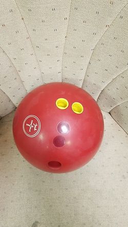 Hammer Red bowling ball, great condition.