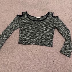 S black knit y2k crop top sweater blouse outfit stretchy long sleeve cut out