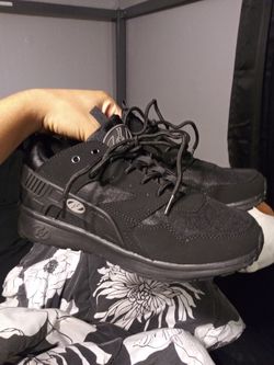 Heelys. Big kid size 8 M, force; black, runs 7.5 comes with everything in photo