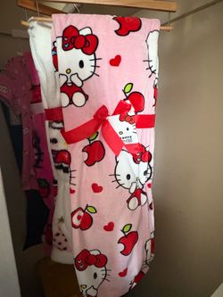 Hello kitty apple throw