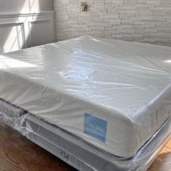 10-Inch Firm Memory Foam Queen Mattress
✔️ New In Box
