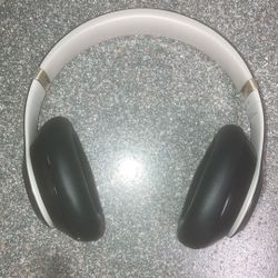 Beats Studio Pro Black And Gold