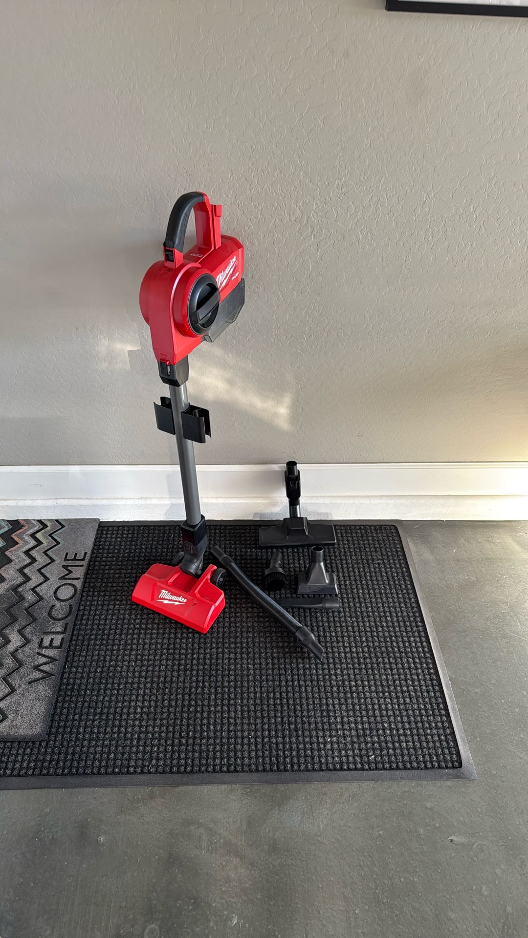 Milwaukee M18 FUEL 18-Volt Lithium-Ion Brushless 0.25 Gal. Cordless Jobsite Wet/Dry Vacuum (Vacuum-Only)