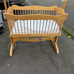 Wooden swinging cradle 