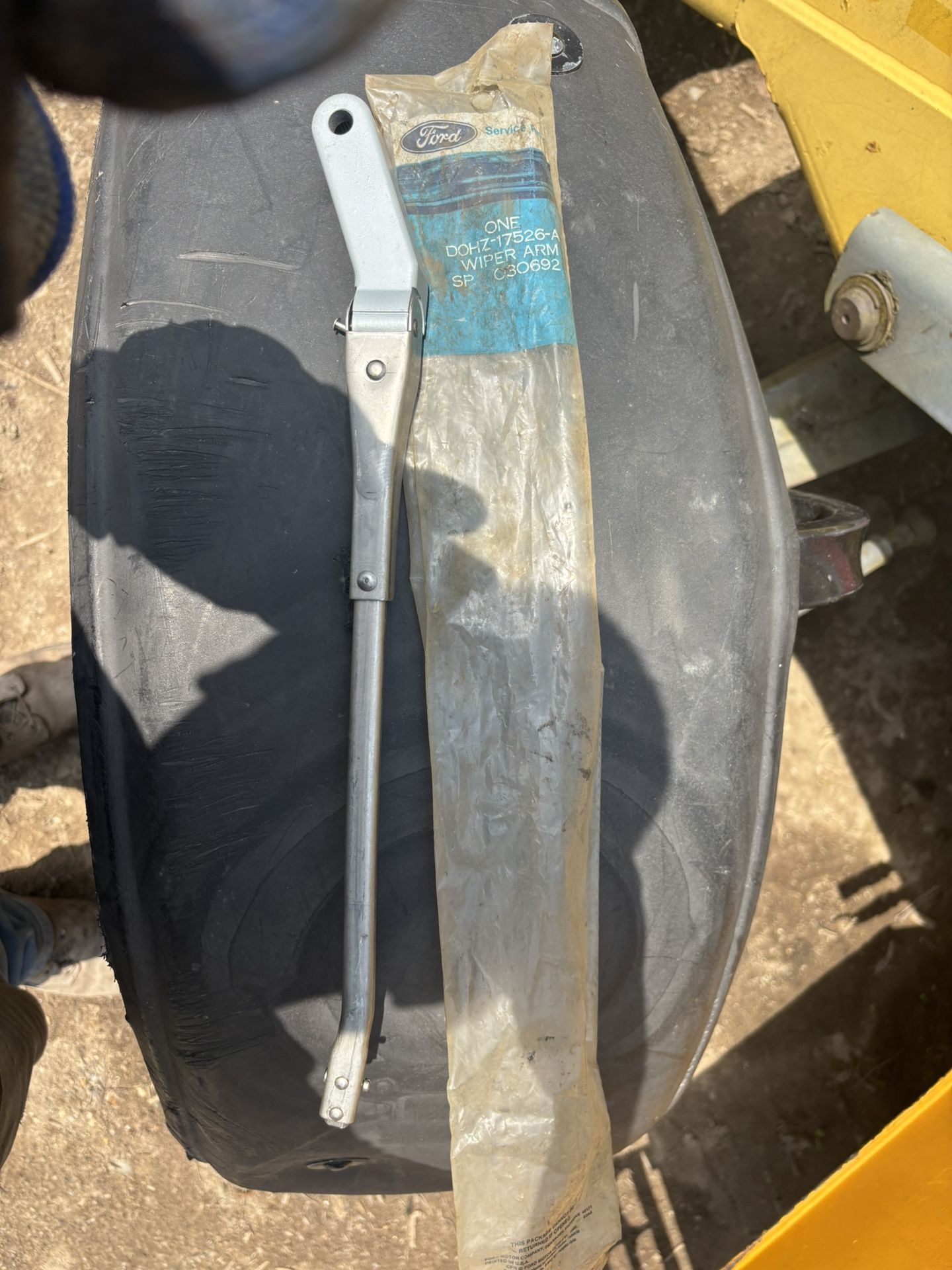 dohz-17526-a Ford Wiper Blade
