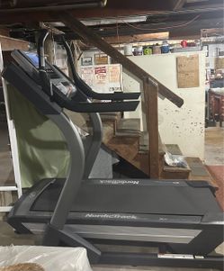 Nordic Track X9i Incline Trainer