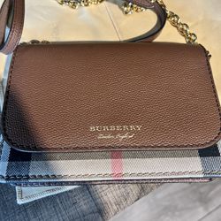 Womans Burberry Purse for Sale in Fresno, CA - OfferUp