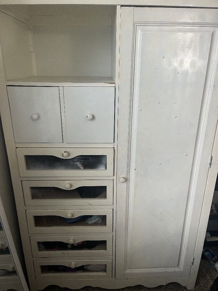 Full Size Solid Wood Bedroom Set – Bed, Armoire, Dresser & Side Table – Must Sell