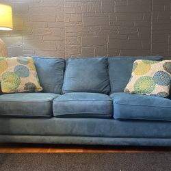 Turquoise Lazy Boy Couch & Two Chairs