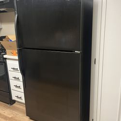 Maytag Refrigerator Top Freezer With Icemaker