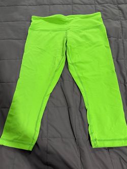 Lululemon athletic crop length leggings sz 8 - wunder under?  Unsure of the style of these pants, but they are very thick, good quality. Super cute li