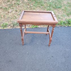 Ellagant End Table 