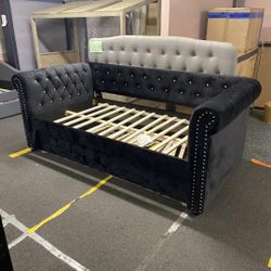 Black Velvet Daybed with Trundle💐New// Finance Available 