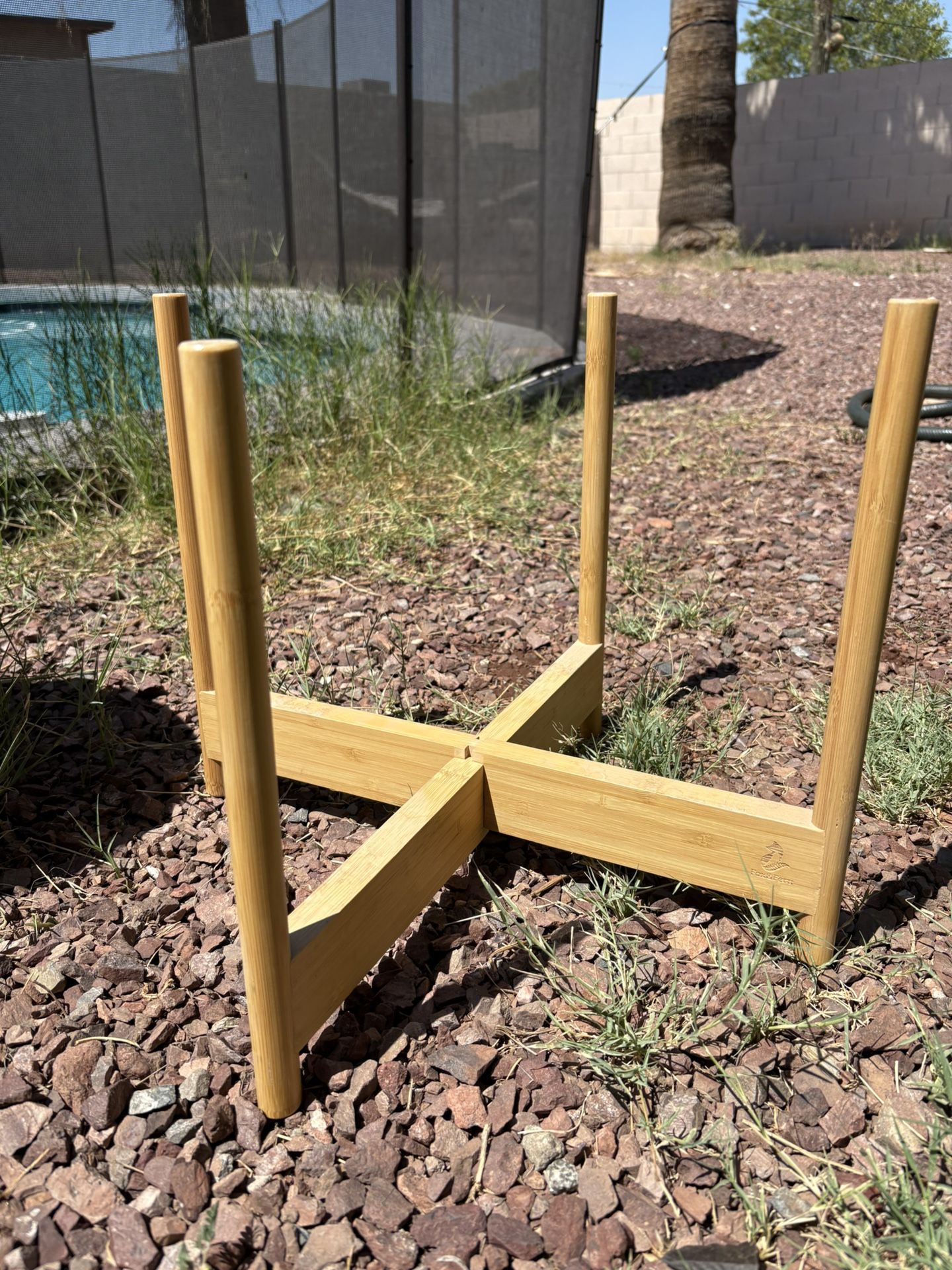 Plant stand + pot