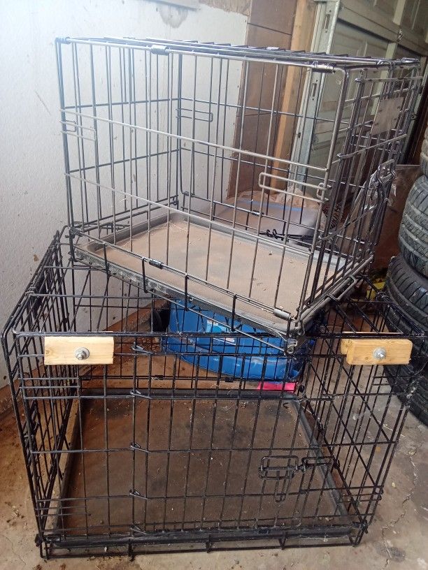 2 Dog Kennels 1 Large Dog Bed