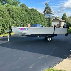 16 Ft Aluminum Semi V-bottom With Like New 9.9 Hp Mercury and Accessories