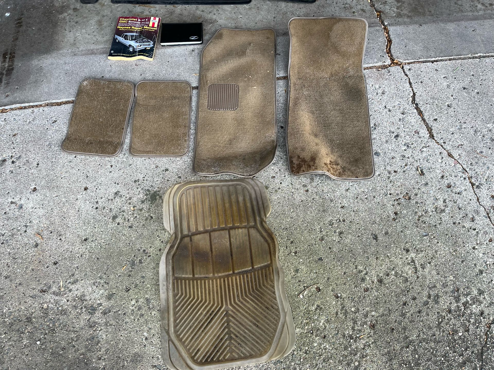 Oldsmobile Bravada / GMC Floor Mats