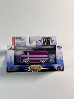M2 Machines Auto-Thentics Premium Edition Die Cast Van
