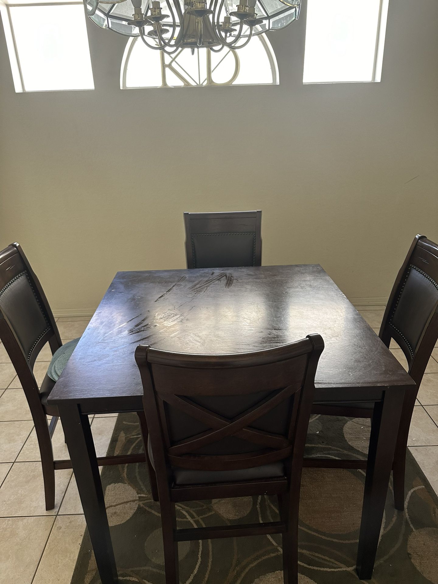Dining Table Without Chairs. 