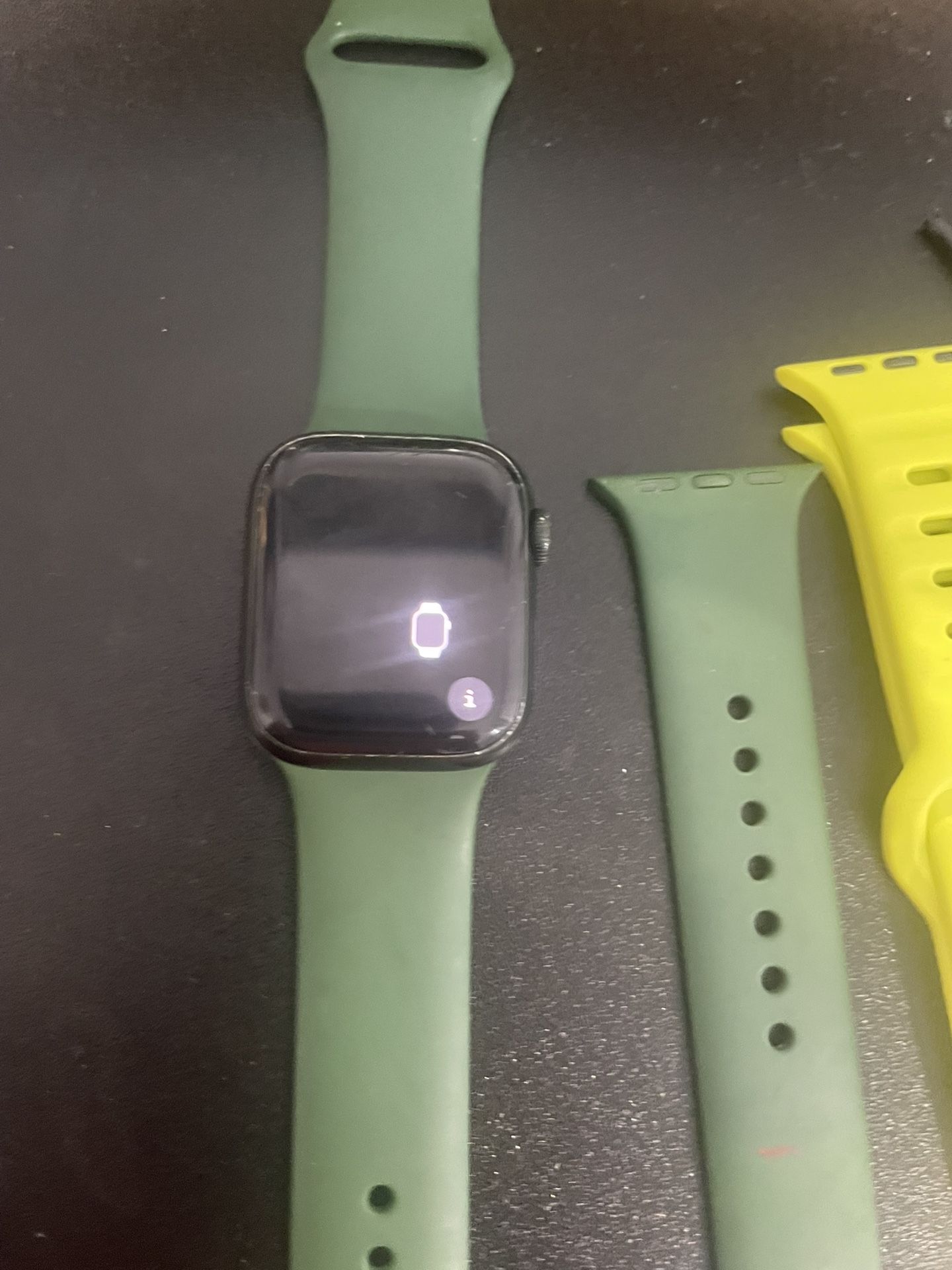 7 Series Apple Watch With Extra Bands & Charger