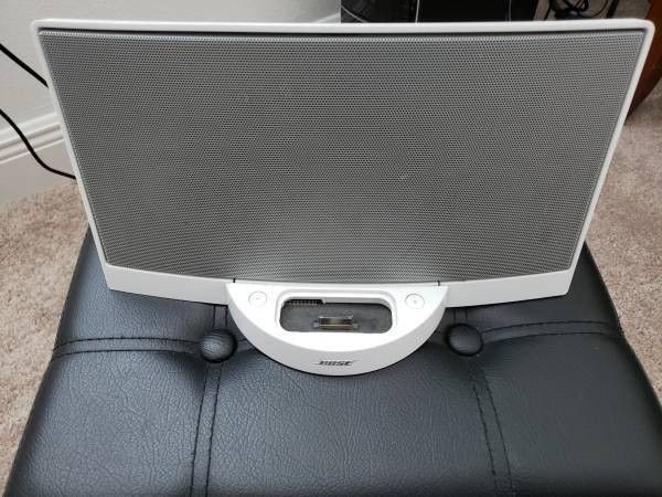 BOSE SoundDock Sound System Speaker Dock iPod & i phone White " looks good. no power cord or remote.