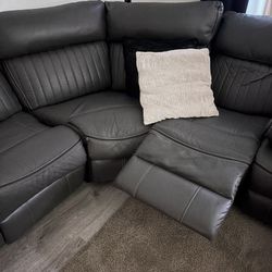 3 Piece Sectional. 3 Reclining Seats. Leather 