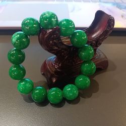 Beautiful Jade 14mm Grade A Bracelet. 
