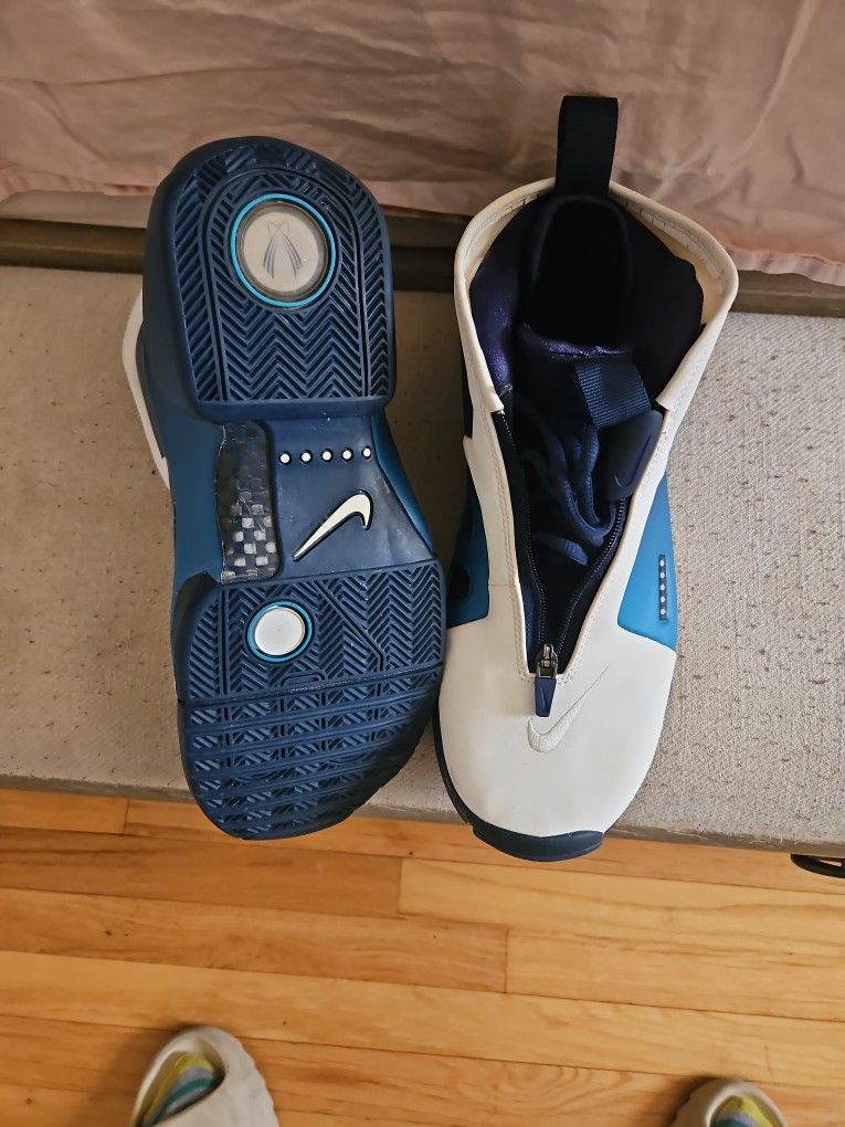 Flightposite Sneakers