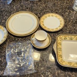 Wedgewod China Set
