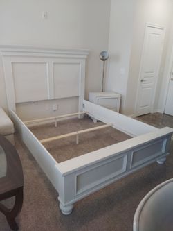 Wow that's a Beautiful Bedroom Set