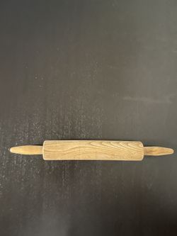 16 " WOOD ROLLING PIN IN LIKE NEW CONDITION