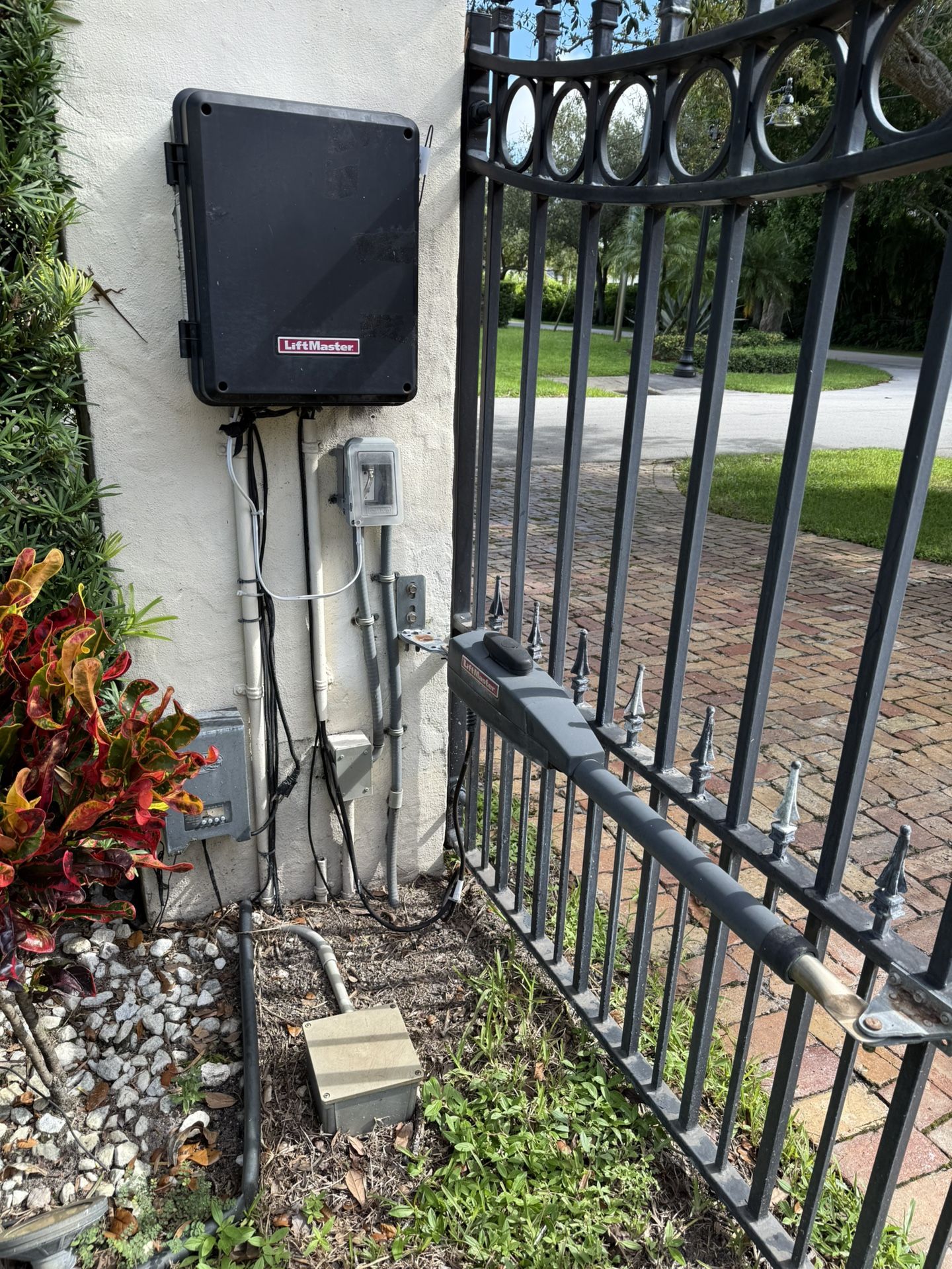 Electric gate stuck or not opening? Fast solution for motor, chain, and sensor issues
