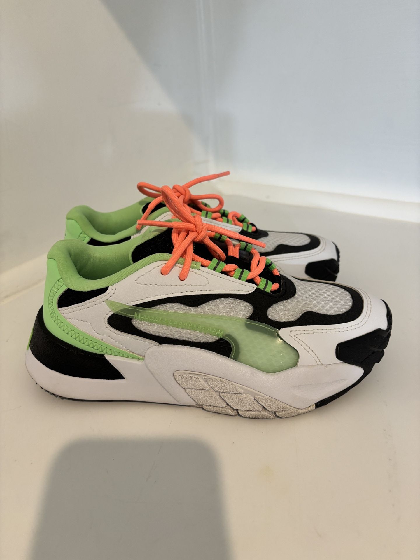 PUMA Hedra VR Sneaker kid size 3