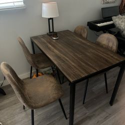 Kitchen Table & 4 Chairs 
