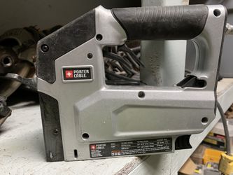 Pneumatic stapler