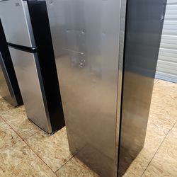 NEW 56-in High Vissani
7.1 cu. ft. Upright Freezer or Refrigerator Depending on Setting Garage Ready