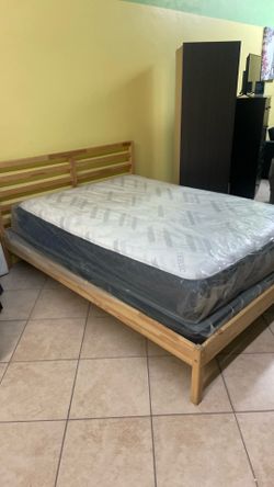 Cama de madera Queen Size