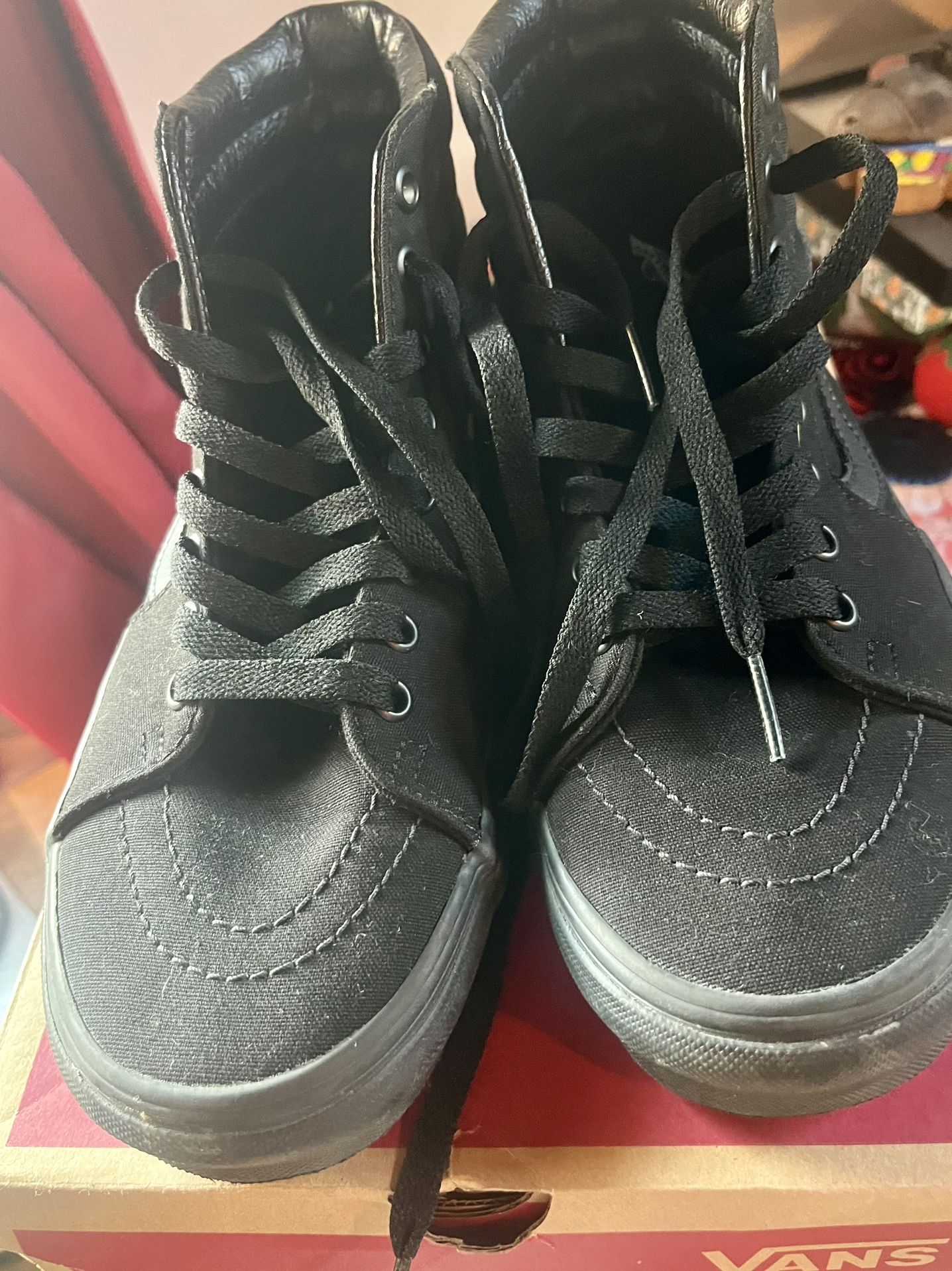 Sk8-Hi Vans Men’s 6.5, Women’s 8