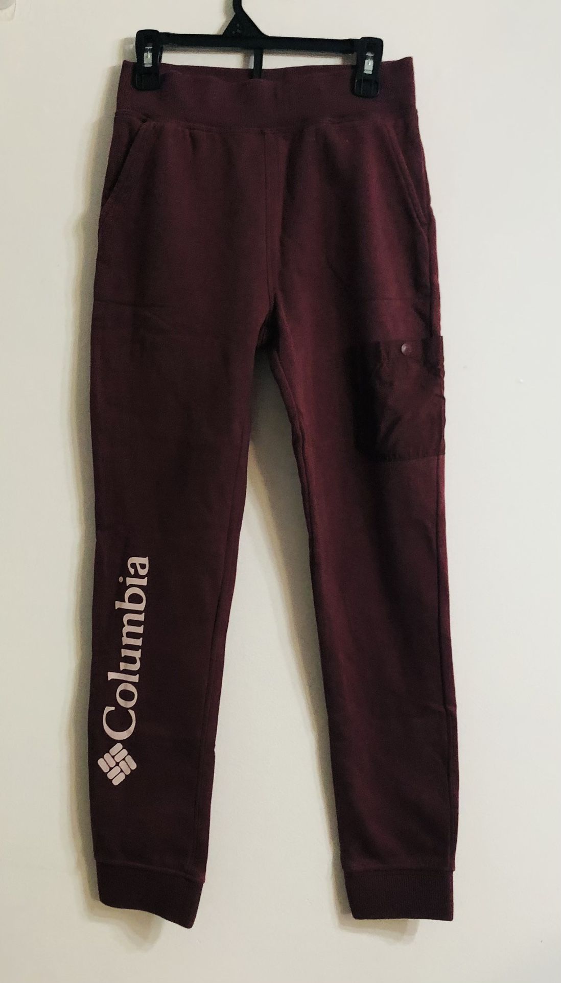 Columbia unisex jogger three pockets pull on top red wine. M(S)