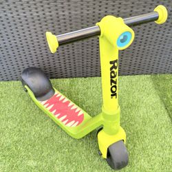 Selling a Razor scooter. 