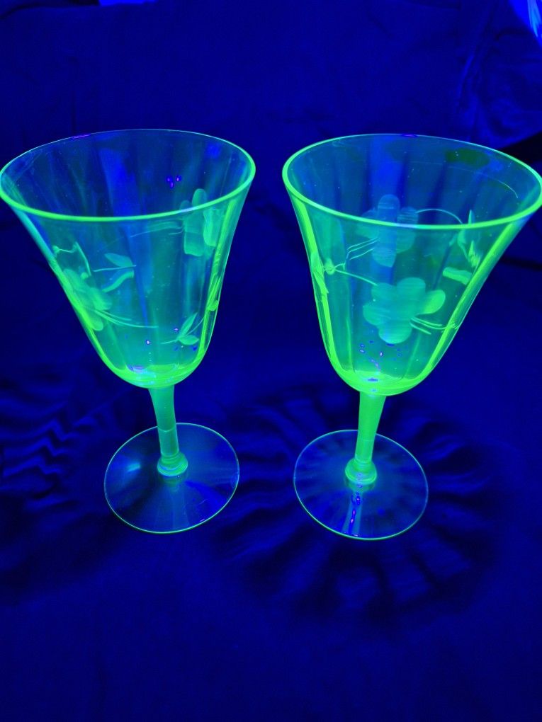 Vintage 1930s 2 Uranium Glass Wine Goblets – Etched Berry & Leaf – Likely Tiffin or Weston